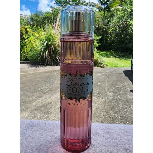 BATH & BODY WORKS SWEETEST SONG FINE FRAGRANCE MIST BODY SPRAY 8 FL OZ NEW - Picture 1 of 3